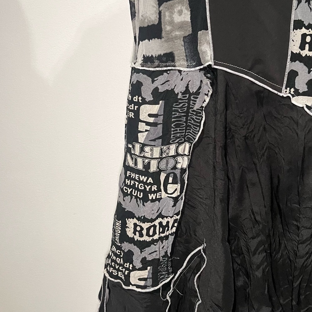 Newspaper dress with black and white patchwork layers - Picture 6 of 10